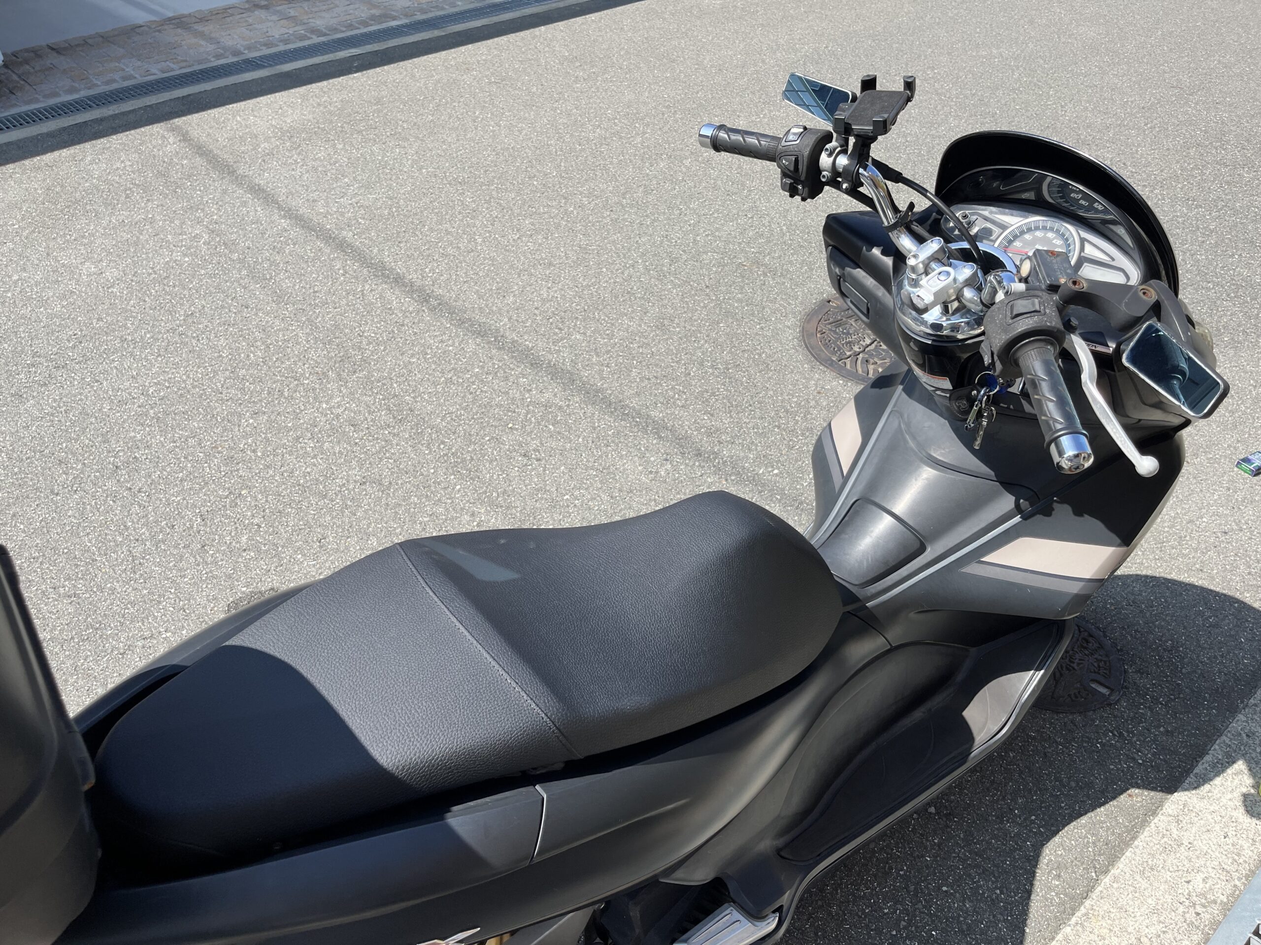 ベトナム仕様シートに交換後のPCX125（JF28）の様子