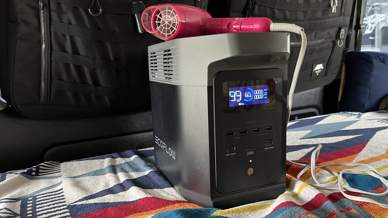 DELTA 2の上に置いたドライヤーDR-RM36 1200W 車中泊で実際に使用
